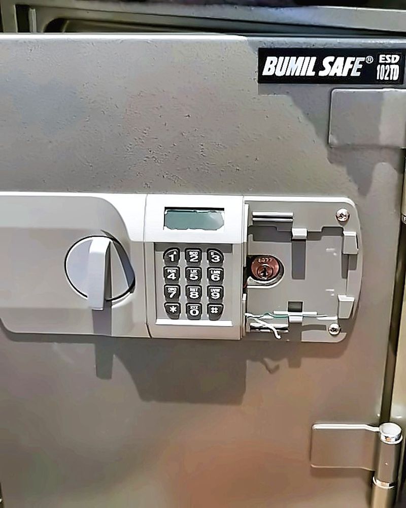 Bumil home safe with its original electronic keypad lock
